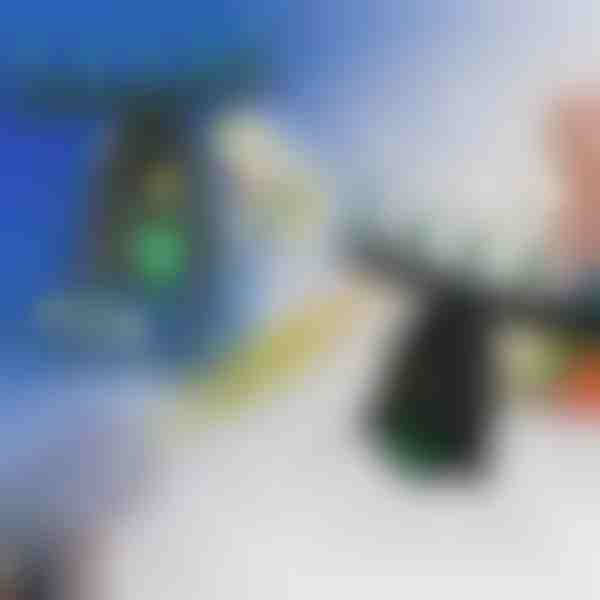 Gioco competitivo con bersagli fluttuanti | FLOATPOP